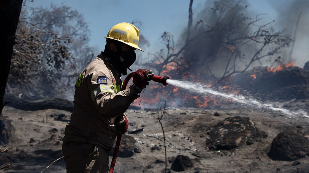 Φωτιά – Κρήτη: Εστάλη 112 για προληπτική εκκένωση του χωριού Μέλαμπες