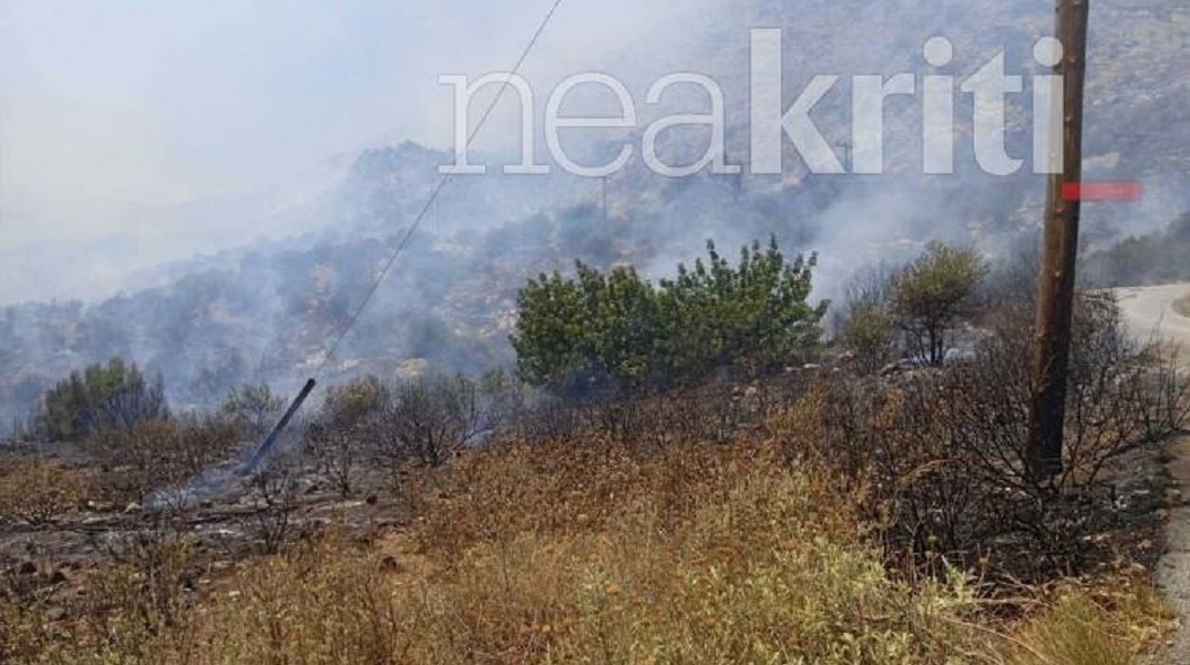 Πυρκαγιά στο Ρέθυμνο: Σε δύο μέτωπα η μάχη των πυροσβεστών