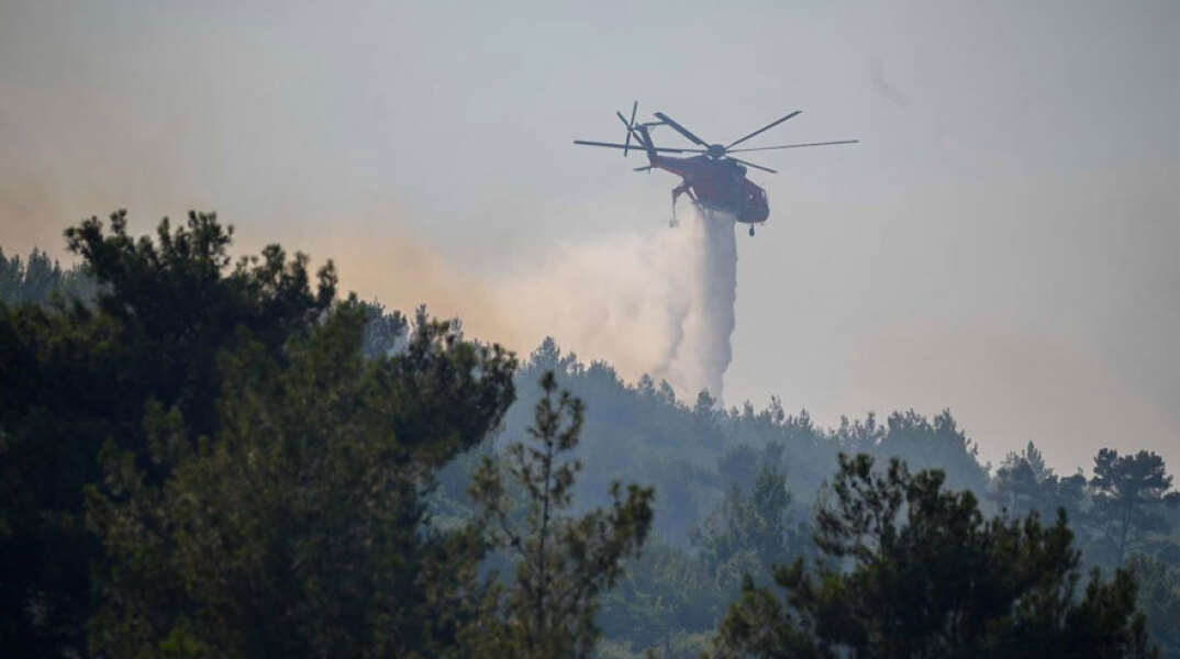 Μαίνεται η φωτιά στο Ρέθυμνο