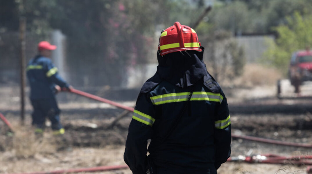 Απέτρεψαν τα χειρότερα στο Μαρκόπουλο οι πυροσβέστες που έθεσαν γρήγορα τη φωτιά υπό έλεγχο