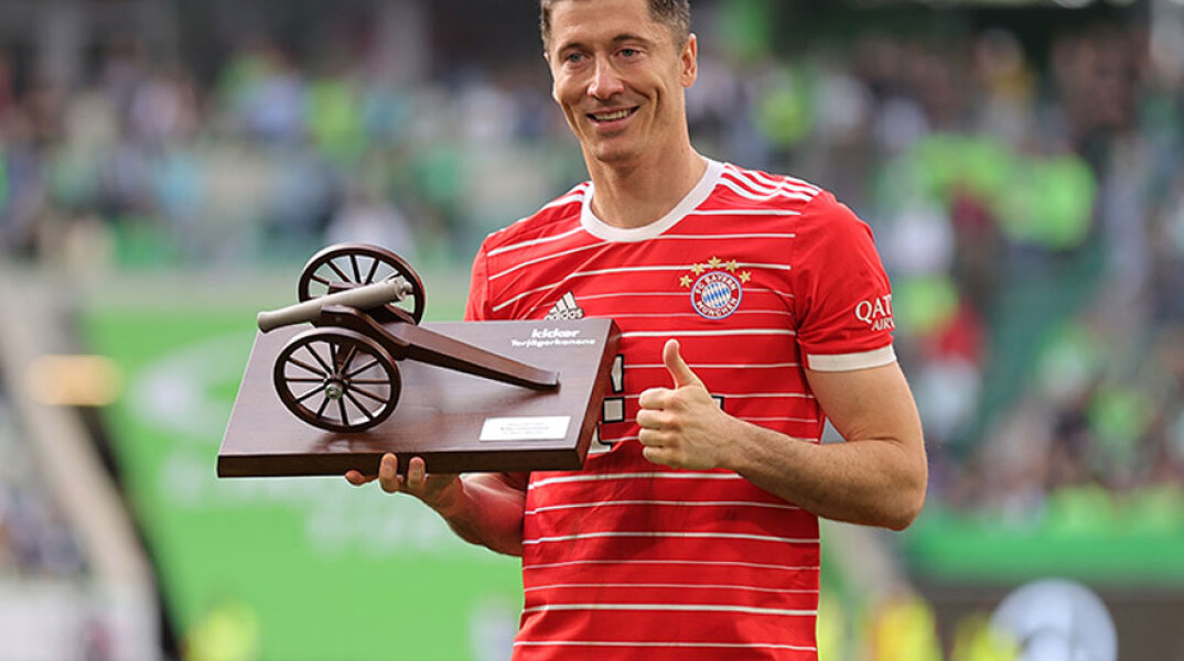 Τη μεταγραφή του Ρόμπερτ Λεβαντόφσκι ανακοίνωσε η Μπαρτσελόνα