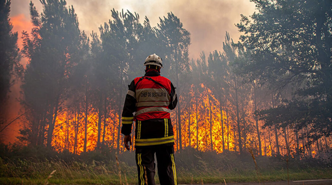Καταστροφικές πυρκαγιές στη Γαλλία