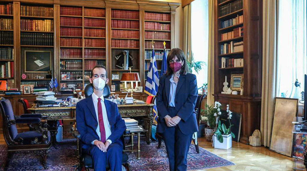 Ο Στέλιος Κυμπουρόπουλος στο Προεδρικό Μέγαρο με την Κατερίνα Σακελλαροπούλου