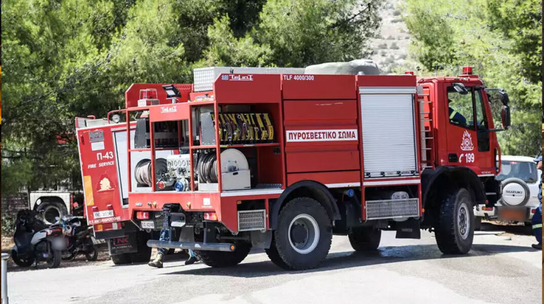 Άμεση η κινητοποίηση της Πυροσβεστικής στη φωτιά στο Κορωπί