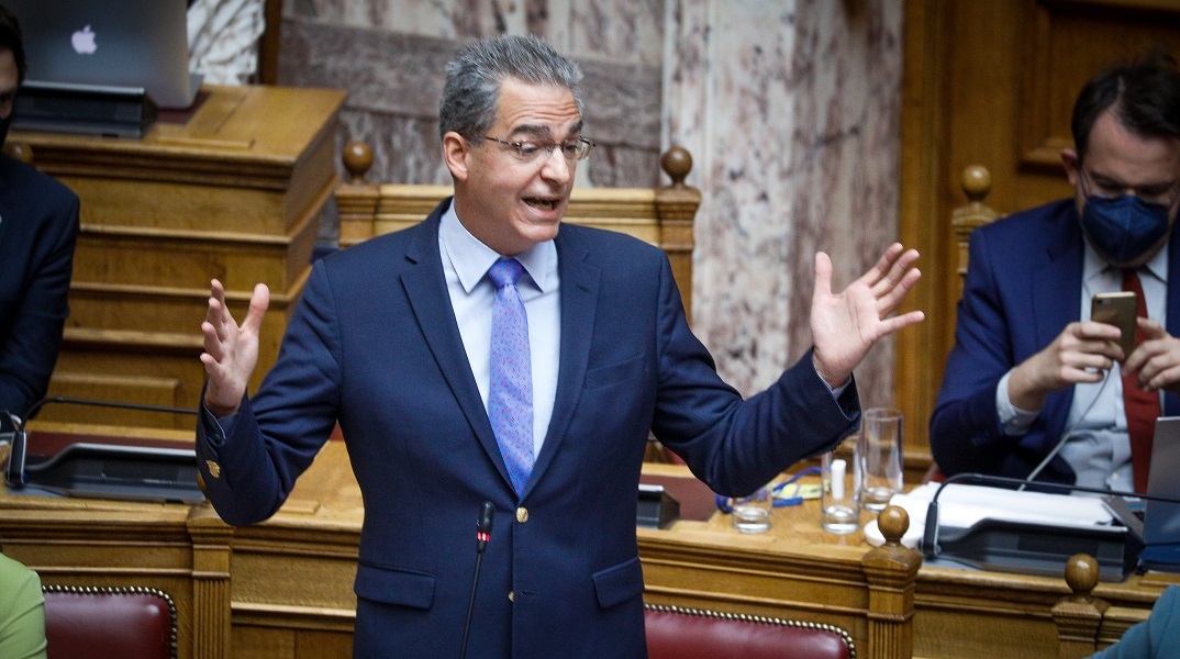 O Άγγελoς Συρίγος εμμένει για Χούντα και Πολυτεχνείο - «Τι να συζητάμε τώρα;»