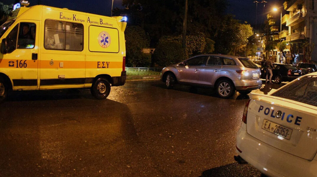 Τροχαίο στο Παγκράτι με έναν τραυματισμένο ποδηλάτη