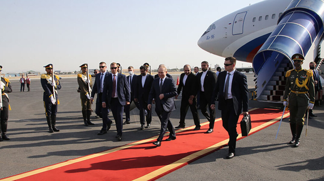 Ο Πούτιν στην Τεχεράνη κατέβηκε από το αεροπλάνο και άρχισε να κουτσαίνει
