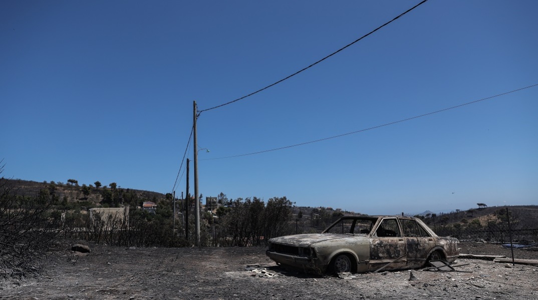  Η φωτιά στην Πεντέλη κατέστρεψε 100 στύλους και 5 υποσταθμούς