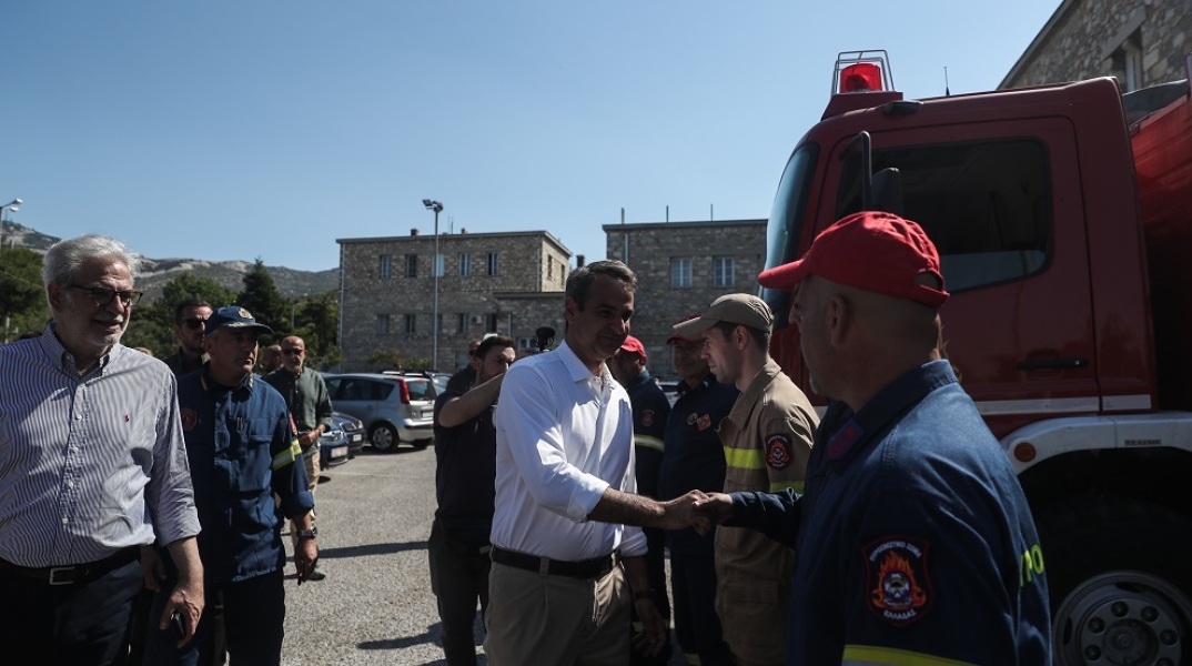 ΕΠΙΣΚΕΨΗ ΤΟΥ ΠΡΩΘΥΠΟΥΡΓΟΥ ΚΥΡ. ΜΗΤΣΟΤΑΚΗ ΣΤΙΣ ΠΥΡΟΠΛΗΚΤΕΣ ΠΕΡΙΟΧΕΣ ΤΗΣ ΠΕΝΤΕΛΗΣ 
