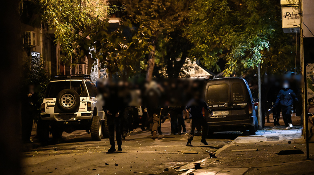 Ένταση τώρα στα Εξάρχεια