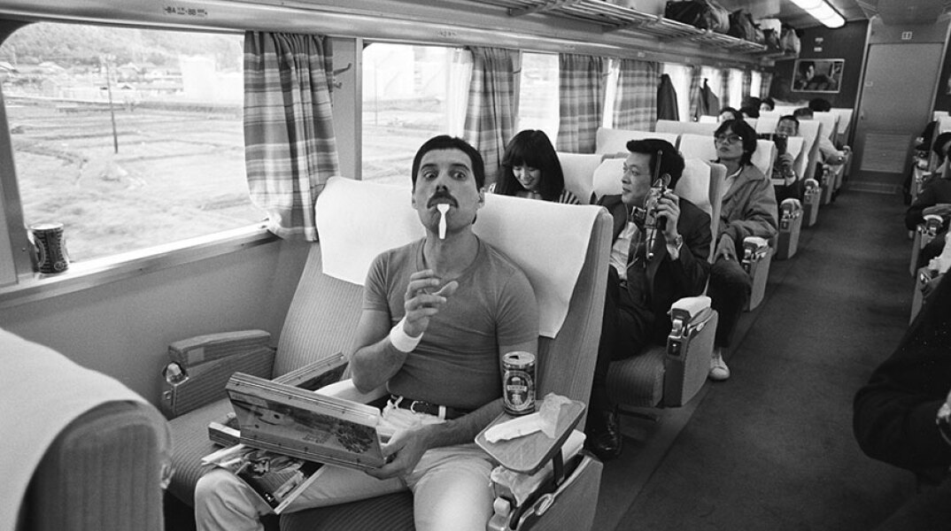 Ο Φρέντι Μέρκιουρι των Queen σε τρένο στην Οσάκα της Ιαπωνίας το 1982
