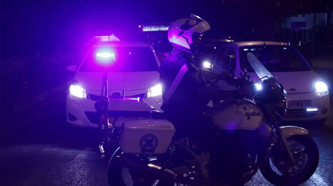 Αστυνομικοί εντόπισαν εκρηκτικό μηχανισμό έξω από τα Δικαστήρια Ευελπίδων