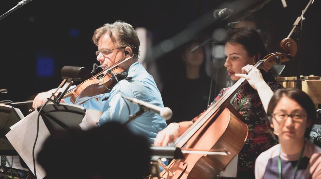Ο βιολονίστας Μιλτιάδης Παπαστάμου μιλάει στην ATHENS VOICE με αφορμή το θεατρικό έργο «Ο Κουρέας της Σεβίλλης» στο οποίο παίζει ζωντανά τη μουσική του σύνθεση.
