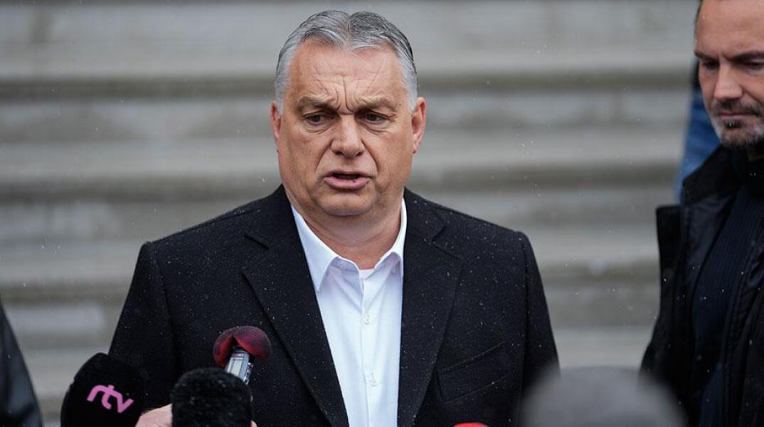 Ουγγαρία: Παραιτήθηκε σύμβουλος του Όρμπαν για σχόλια που θα είχαν απήχηση στους «πιο μοχθηρούς ρατσιστές»