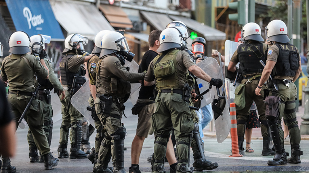 Προσαγωγή ατόμων στο κέντρο της Αθήνας