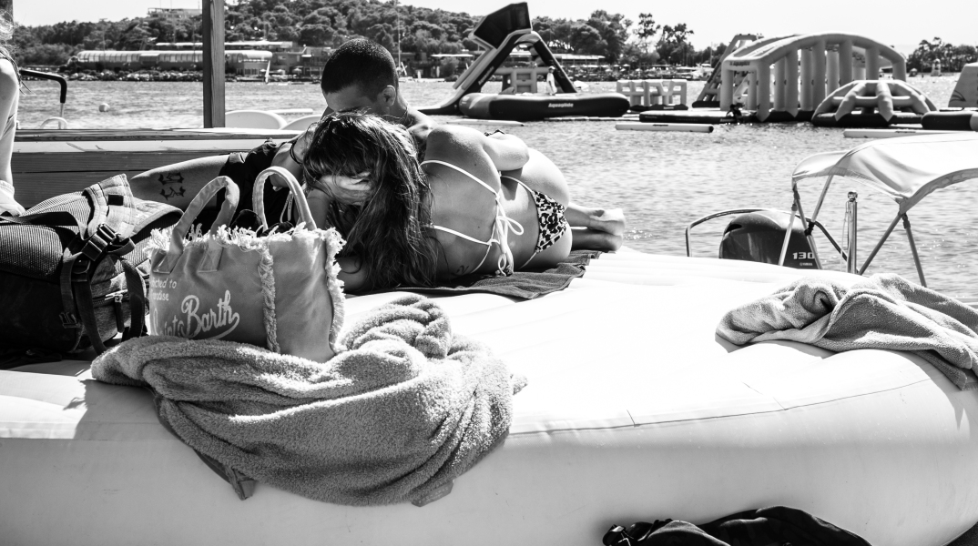 Ζευγάρι στην παραλία