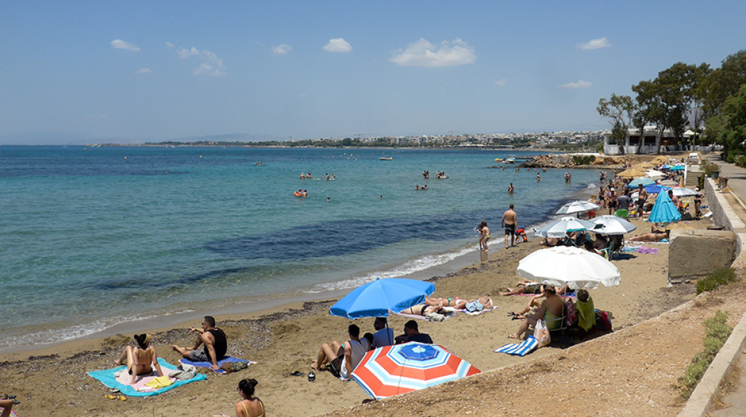 Παραλία με κόσμο