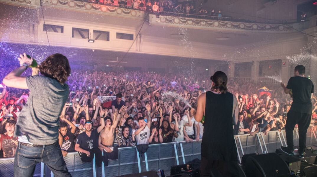 Σημαία του ΠΑΣΟΚ στο Tomorrowland