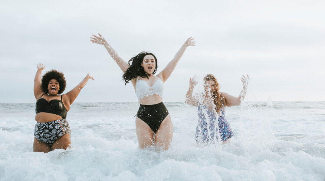  Πόστερ της Ισπανίας για το body positivity: Η δημιουργός «αφαίρεσε» το τεχνητό πόδι μιας 32χρονης infuencer