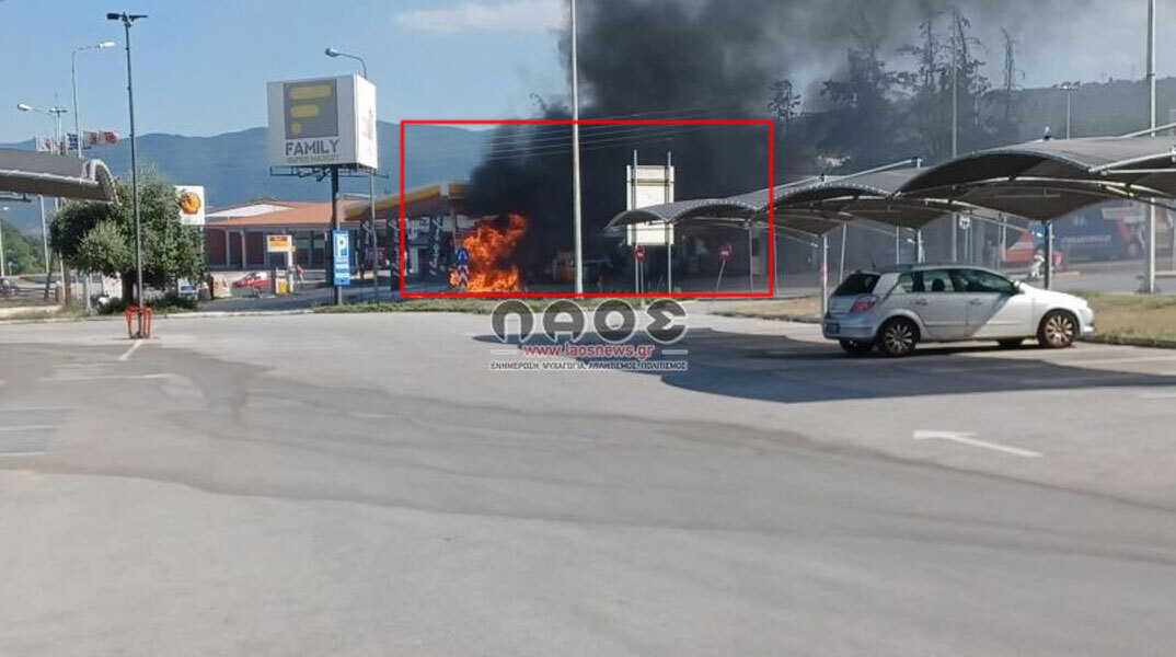 Φωτιά σε βενζινάδικο στη Βέροια μετά το τροχαίο με νταλίκα