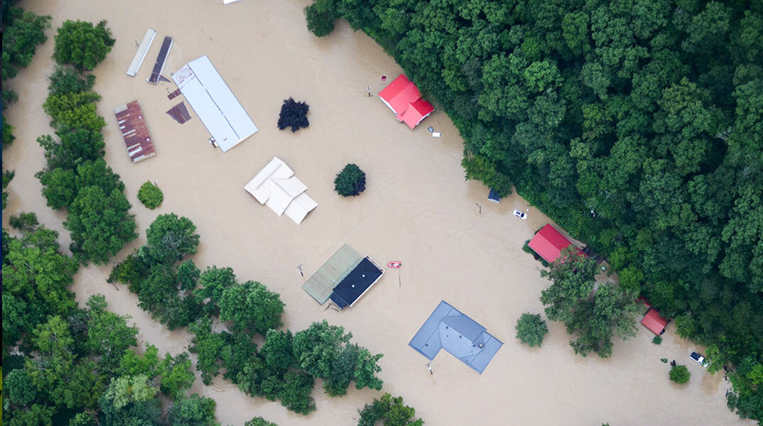 Σαρωτικές πλημμύρες στο Κεντάκι των ΗΠΑ με δεκάδες νεκρούς