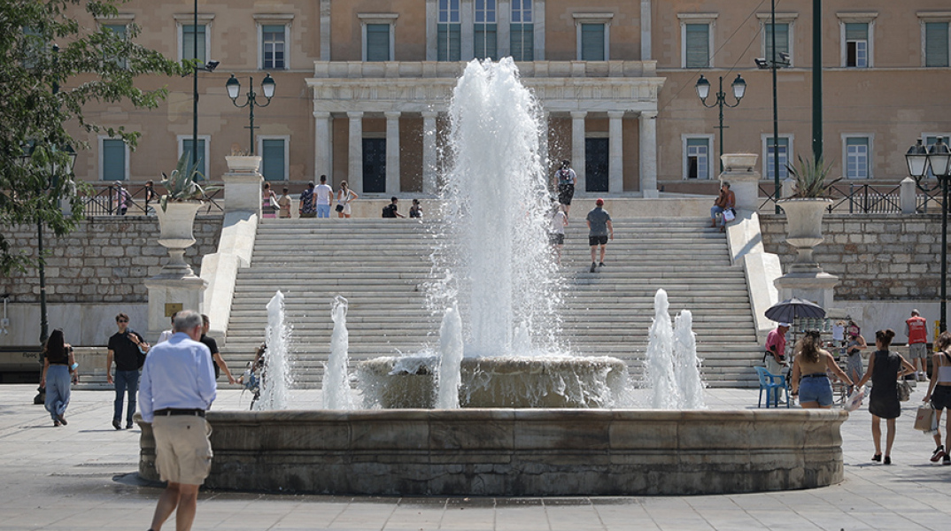 Πολίτες στο κέντρο της Αθήνας