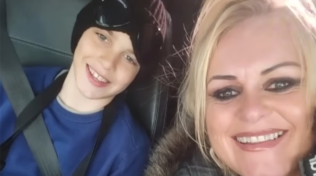 Ο Άρτσι με τη μητέρα του