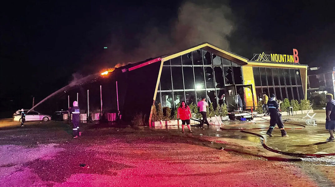 Το νυχτερινό κέντρο στην Ταϊλάνδη που τυλίχθηκε στις φλόγες