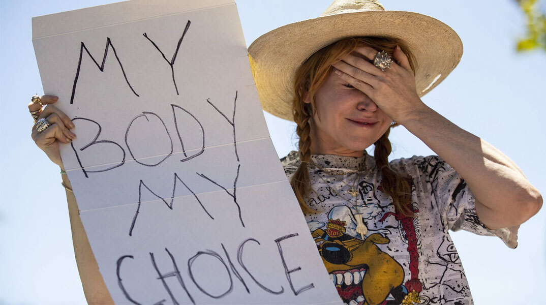 Ακτιβίστρια υπέρ της άμβλωσης σε διαμαρτυρία στις ΗΠΑ