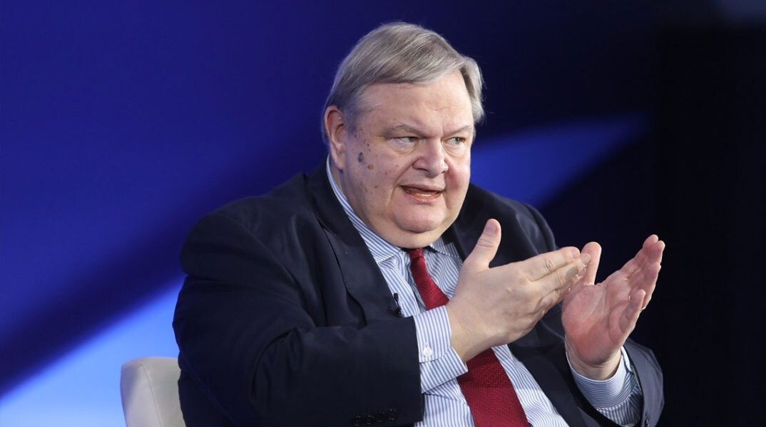 Αιχμηρός ο Ευάγγελος Βενιζέλος με τον πρωθυπουργό Κυριάκο Μητσοτάκη για τις παρακολουθήσεις της ΕΥΠ