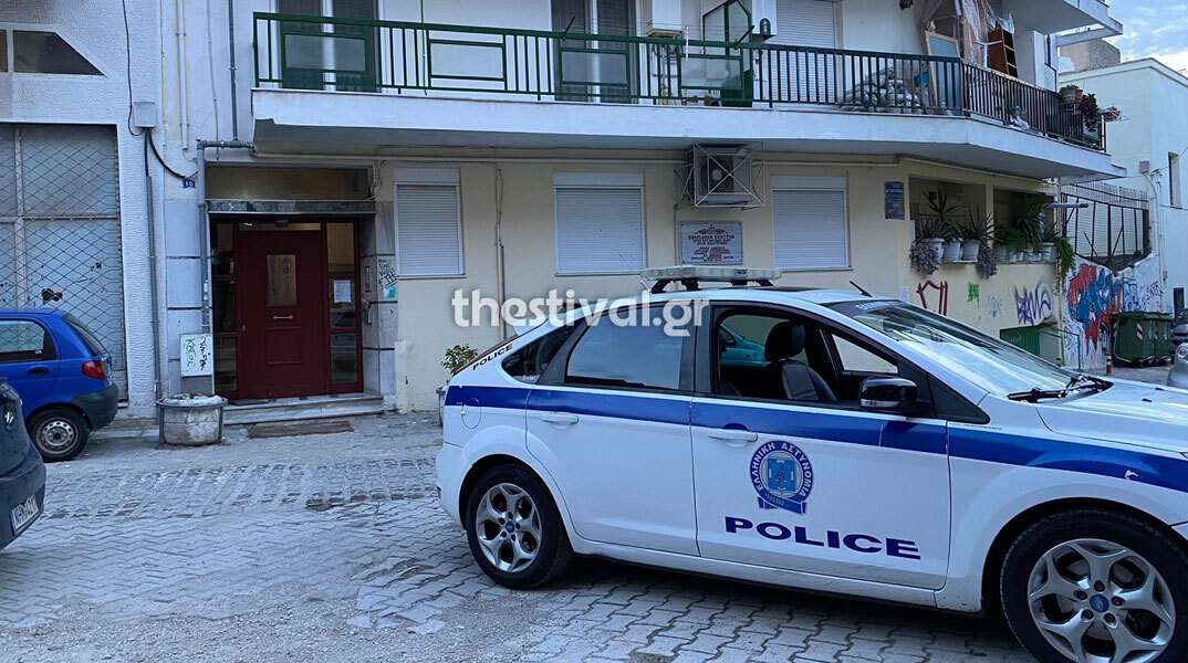 Το σπίτι στη Θεσσαλονίκη όπου βρέθηκε μαχαιρωμένος ο 52χρονος