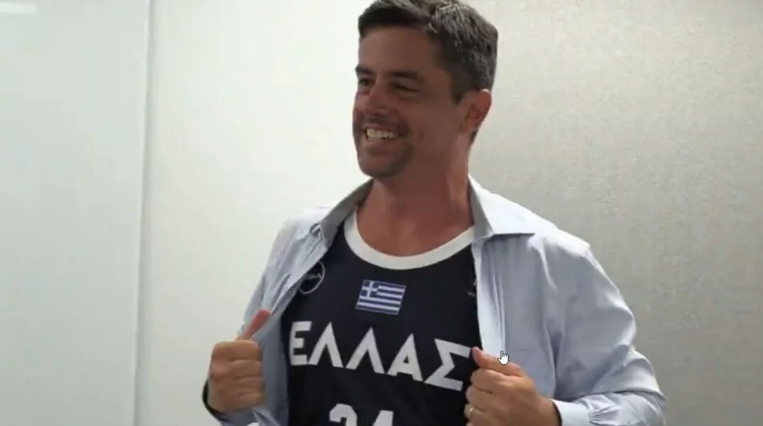 Ο Αμερικανός διπλωμάτης διάλεξε πλευρά στο απίθανο βίντεο της πρεσβείας των ΗΠΑ για τον αγώνα Ελλάδα - Τουρκία στο Ακρόπολις