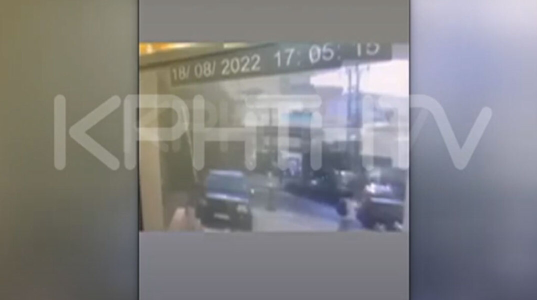 Το δέντρο στο Ηράκλειο Κρήτης έχει καταπλακώσει τον 51χρονο οδηγός μηχανής