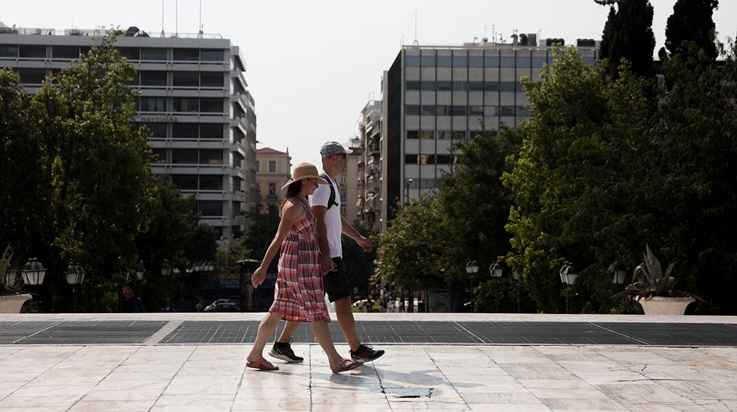 Τουρίστες στην πλατεία Συντάγματος