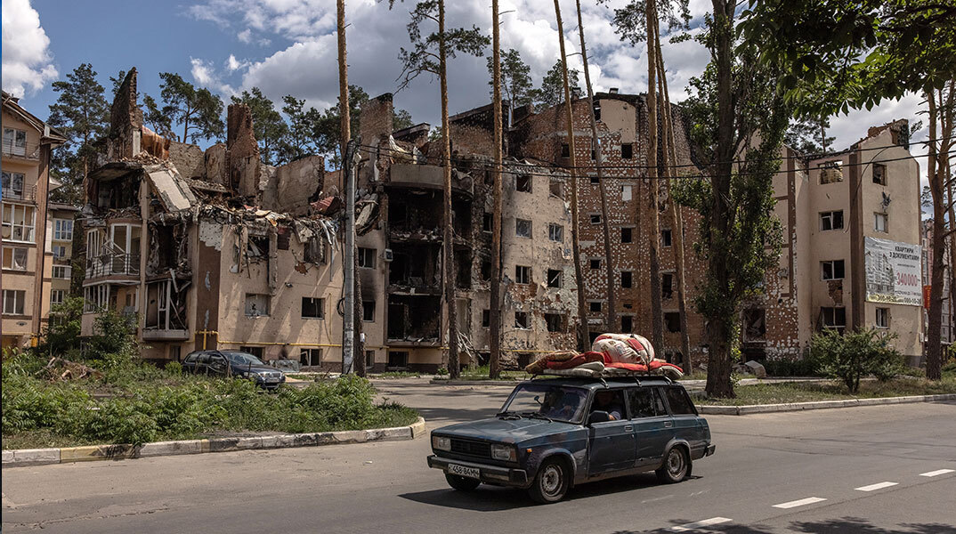 Βομβαρδισμένα κτίρια στην πόλη Ιρμπίν κοντά στο Κίεβο