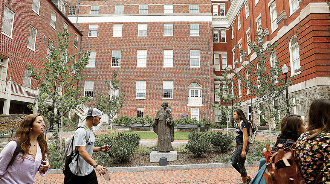 ΗΠΑ: Τη διαγραφή 10.000 δολαρίων ανά φοιτητικό δάνειο ανακοίνωσε ο πρόεδρος Μπάιντεν	