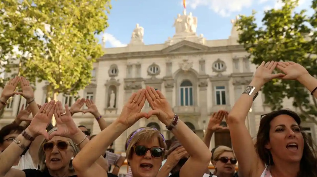 Ισπανία: Από μια γυναίκα, «μόνο το ναι σημαίνει ναι» 