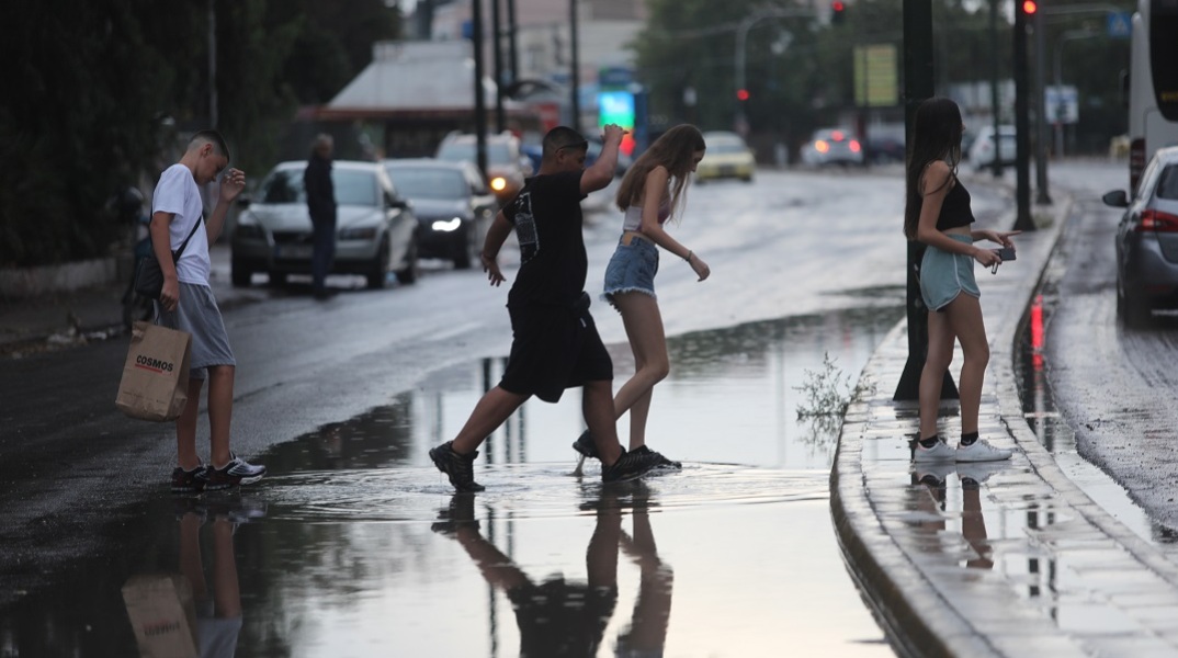 Βροχές και σποραδικές καταιγίδες την Παρασκευή