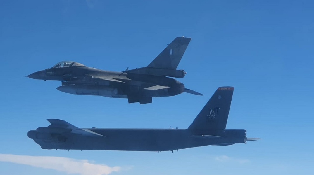 ΑΠΟΣΤΟΛΗ ΣΥΝΟΔΕΙΑΣ ΚΑΙ ΣΥΝΕΚΠΑΙΔΕΥΣΗ ΕΝΟΠΛΩΝ ΔΥΝΑΜΕΩΝ ΜΕ ΑΕΡΟΣΚΑΦΗ B-52 ΤΩΝ ΗΠΑ ΚΑΙ ΜΑΧΗΤΙΚΑ ΑΕΡΟΣΚΑΦΗ EUROFIGHTER TYPHOON ΤΗΣ ΙΤΑΛΙΑΣ 