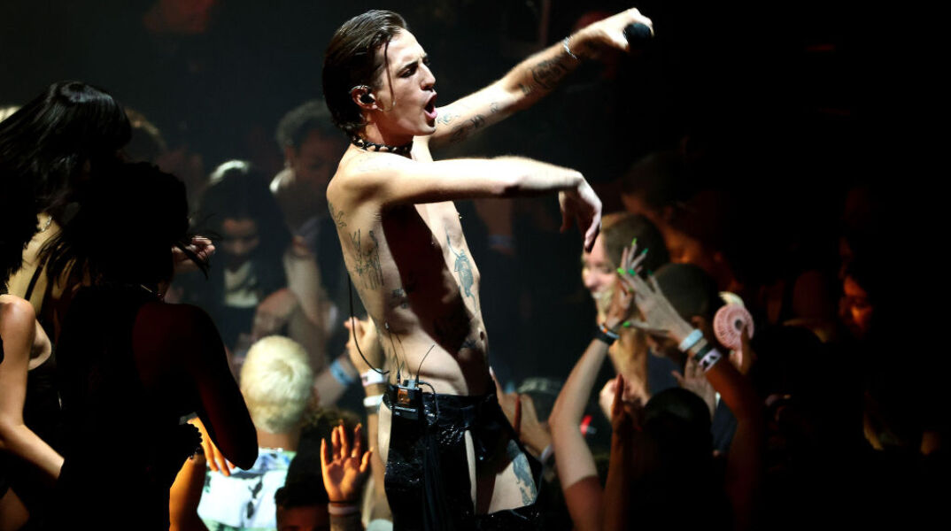 Τα VMAs «έκοψαν» τον Νταμιάνο Νταβίντ επειδή έδειξε τα οπίσθιά του