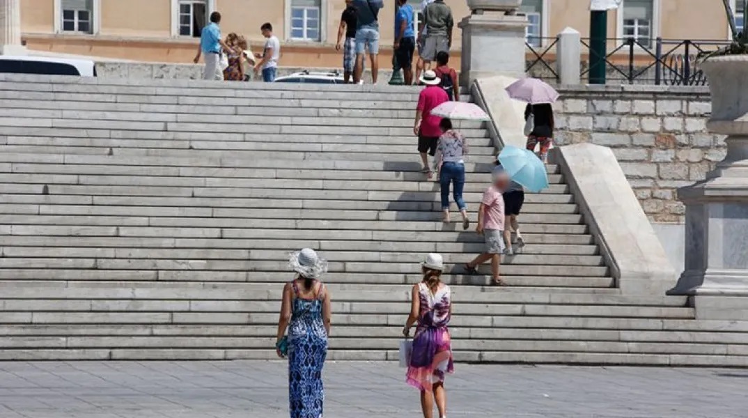 Ηλιοφάνεια αλλά και τοπικές βροχές την Τρίτη