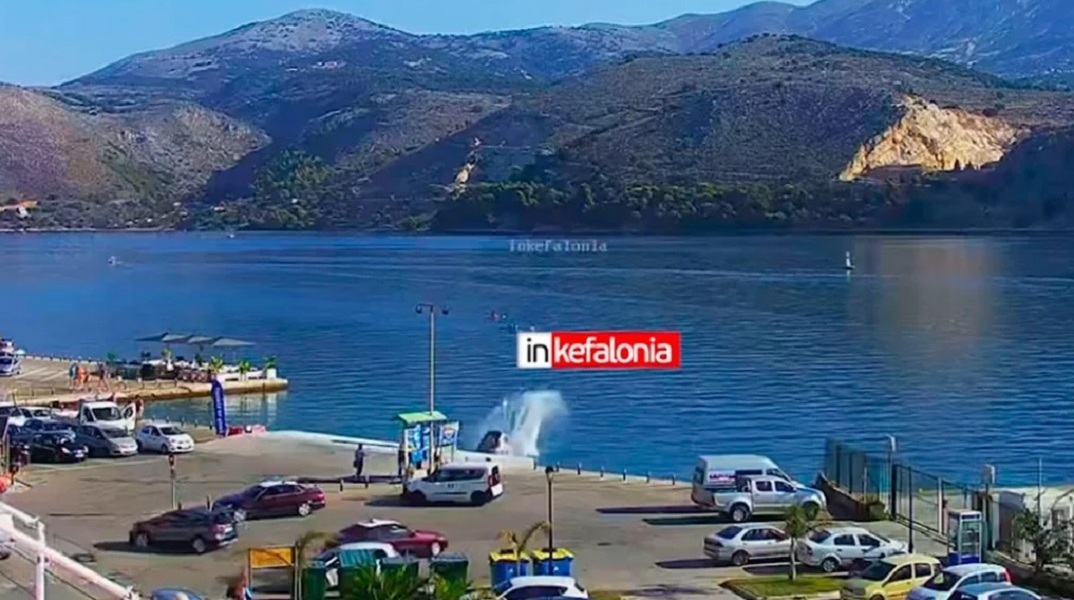Κεφαλονιά: Η στιγμή που το αυτοκίνητο πέφτει στη θάλασσα
