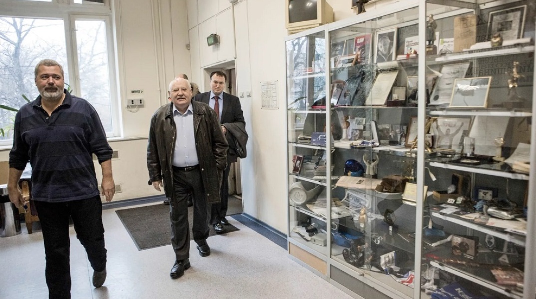 Γκορμπατσόφ: Προτιμούσε την ειρήνη από την "προσωπική εξουσία", δήλωσε ο επίσης τιμηθείς με Νόμπελ Ειρήνης Ρώσος δημοσιογράφος Μουράτοφ