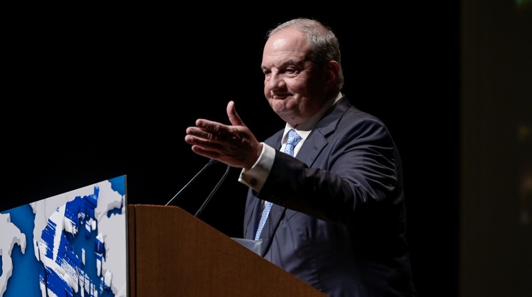 Καραμανλής για παρακολουθήσεις: Να χυθεί άπλετο φως