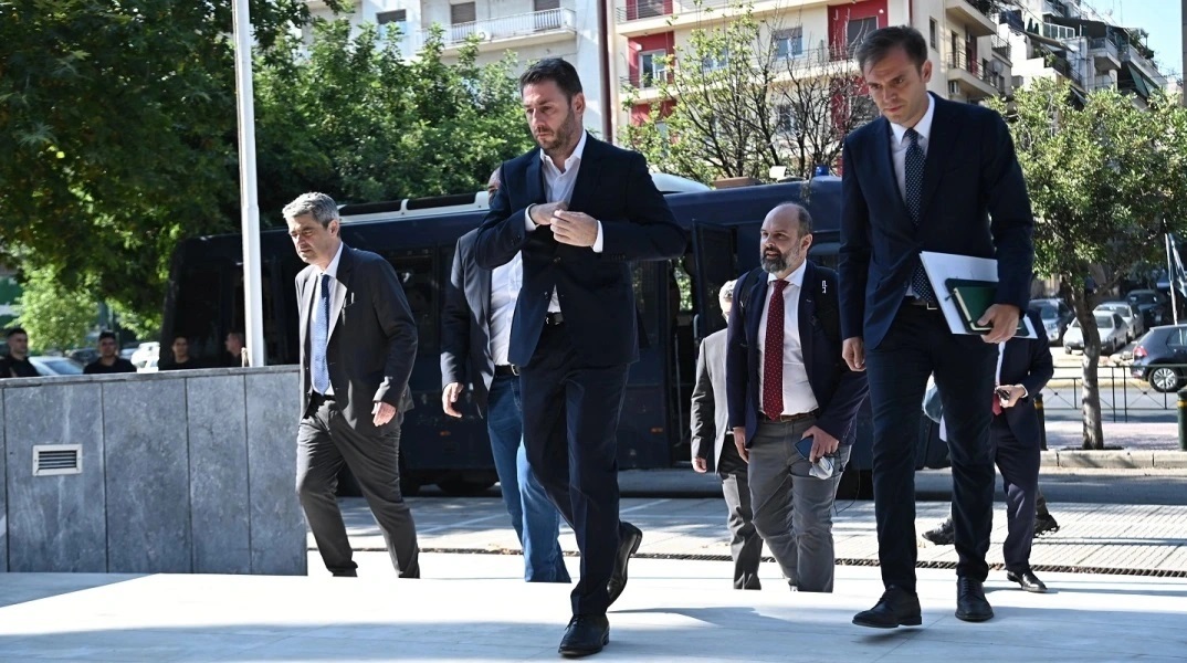 Το ΠΑΣΟΚ ζητά τον φάκελο της ΕΥΠ για την παρακολούθηση Ανδρουλάκη