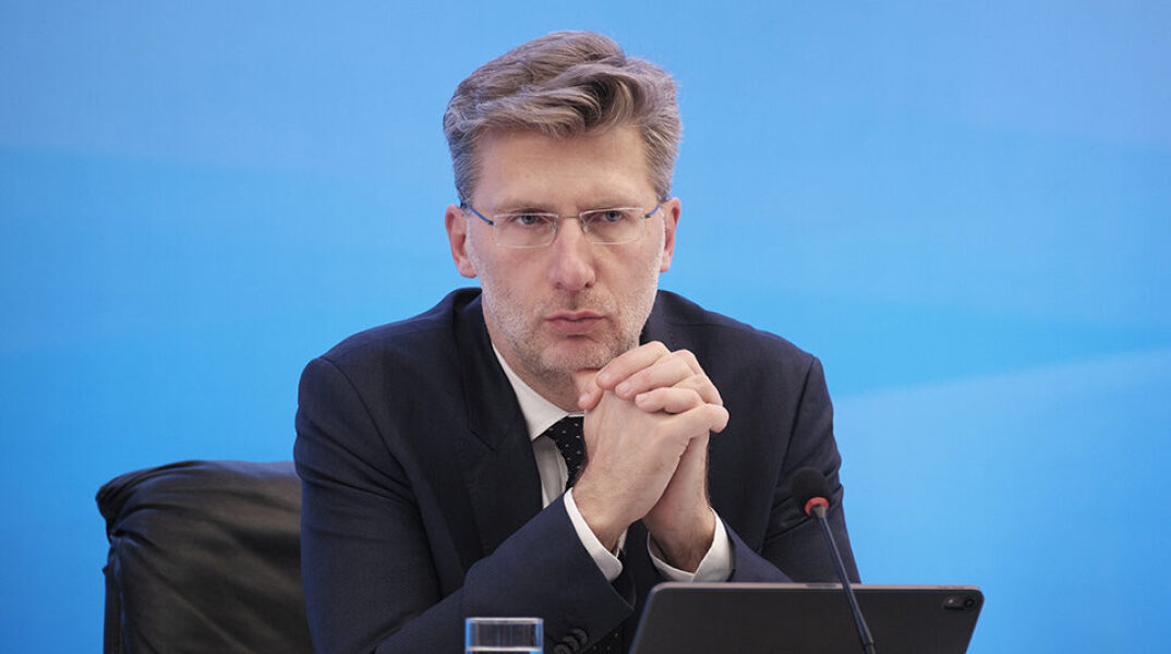 Αναδίπλωση Καραμανλή -Κύκλοι: 