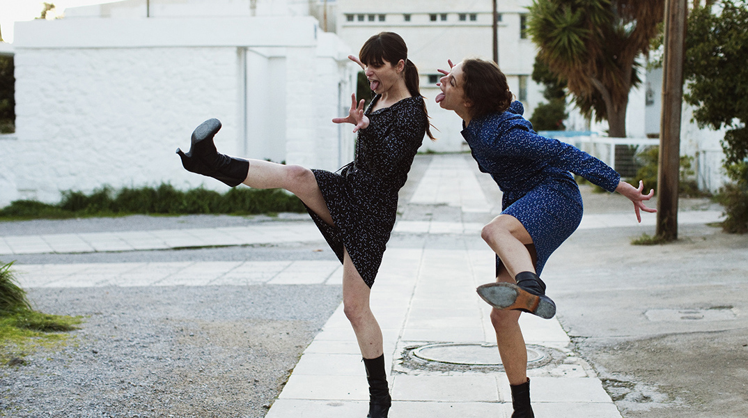 Από την ταινία «ATTENBERG» της Αθηνάς - Ραχήλ Τσαγγάρη 