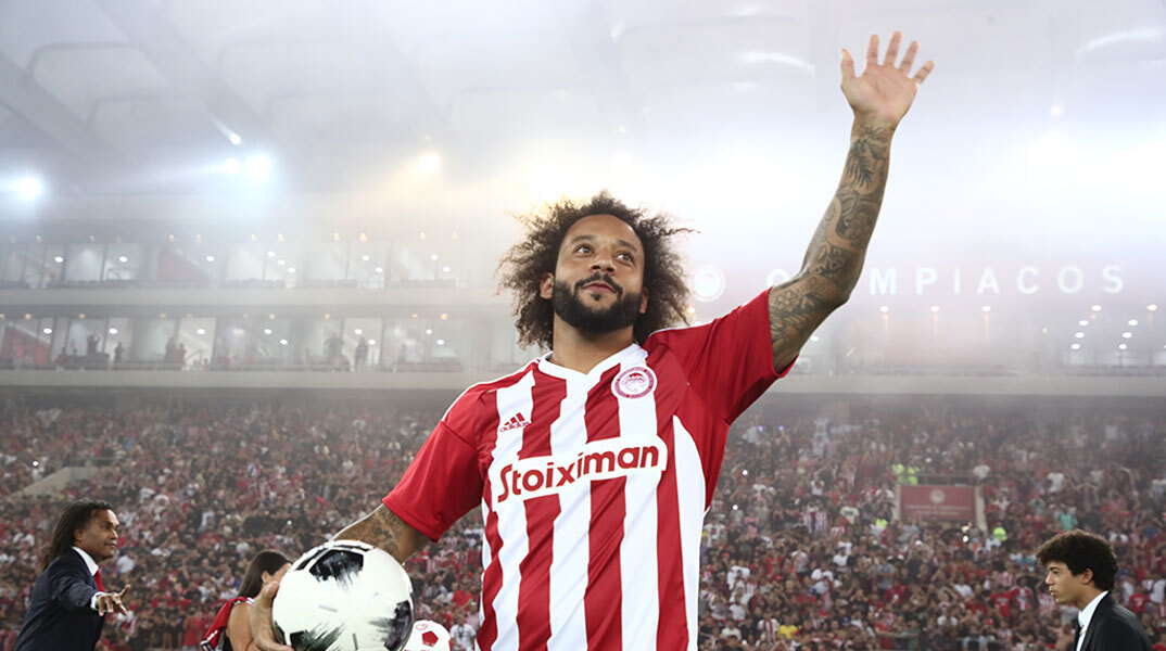 Ο Μαρσέλο αποθεώθηκε στο «Γεώργιος Καραϊσκάκης» κατά την παρουσίασή του από τον Ολυμπιακό