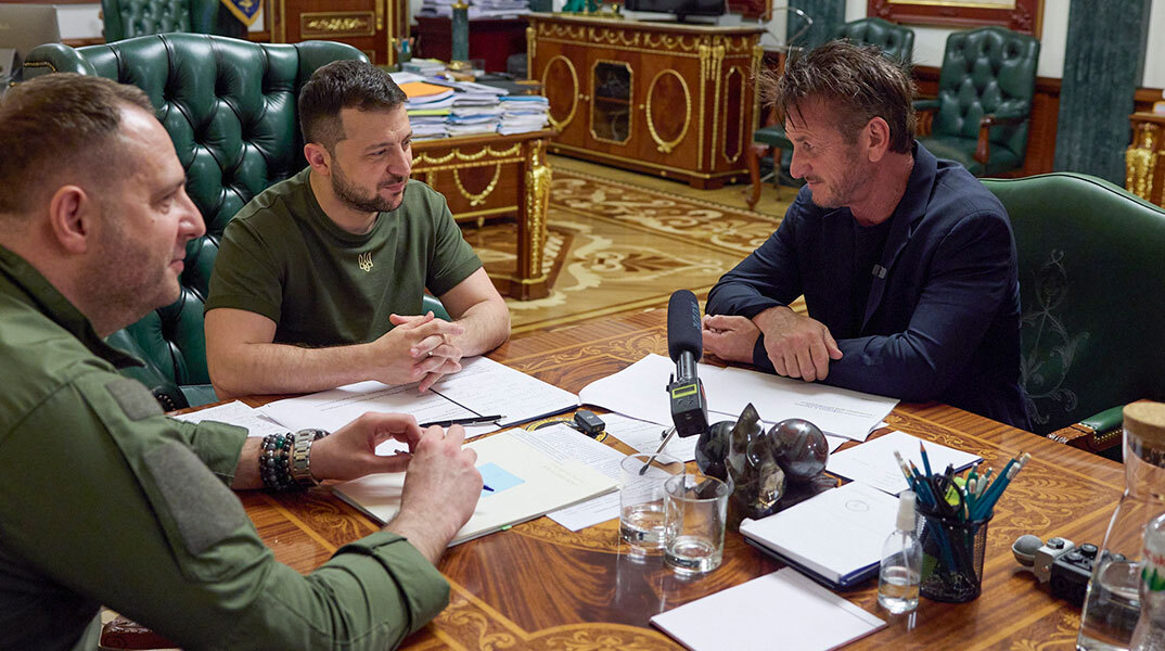 Ο Σον Πεν σε συνάντηση με τον Βολοντίμιρ Ζελένσκι στο Κίεβο