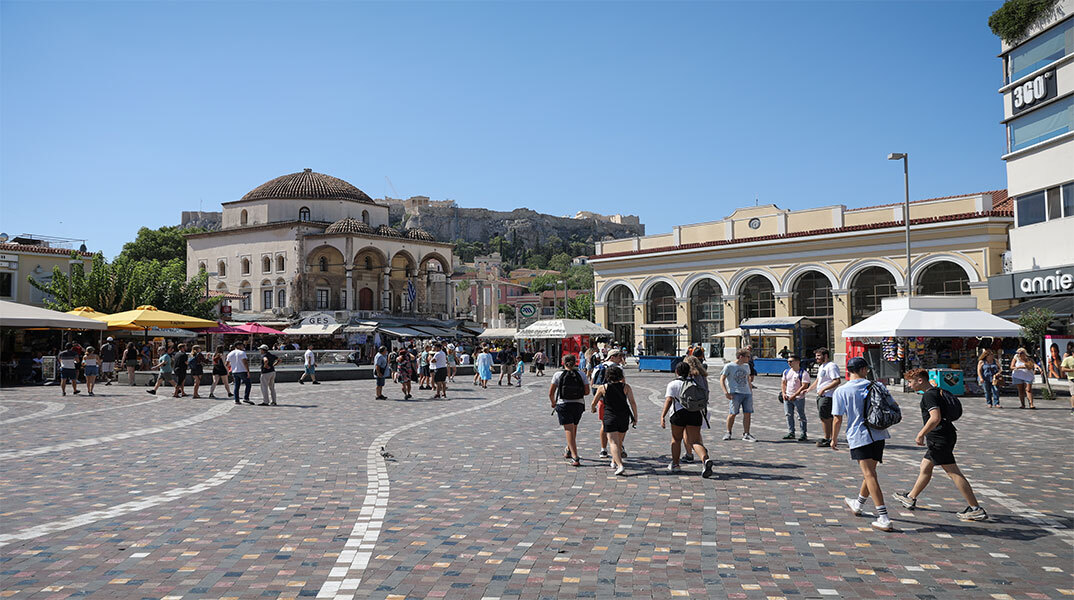 Κόσμος στο κέντρο της Αθήνας